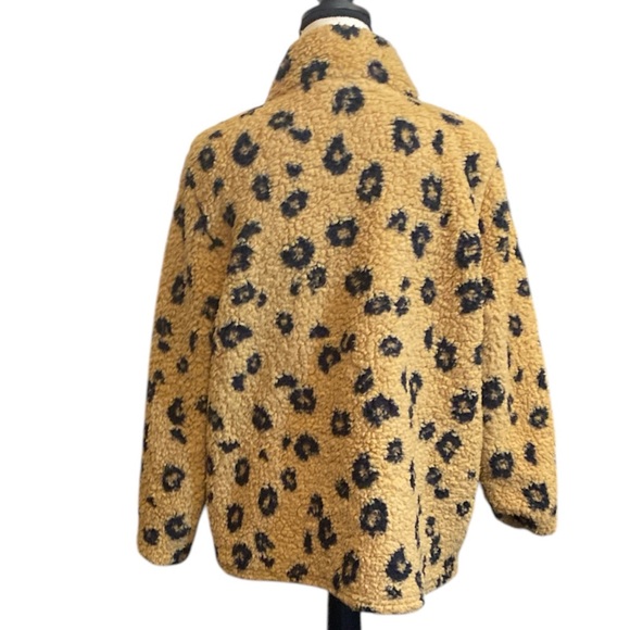 Plush Leopard Pullover Womens sz L - Picture 3 of 3